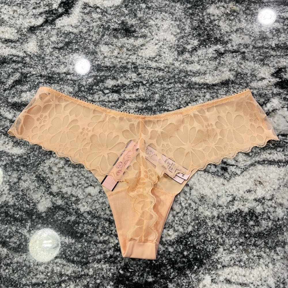 Victoria’s Secret No Show panty thong